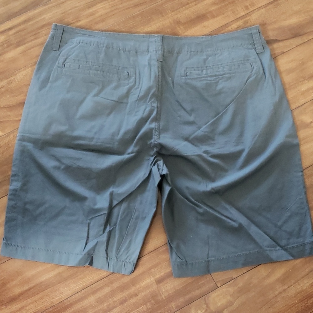 Shorts - Picture 3 of 3